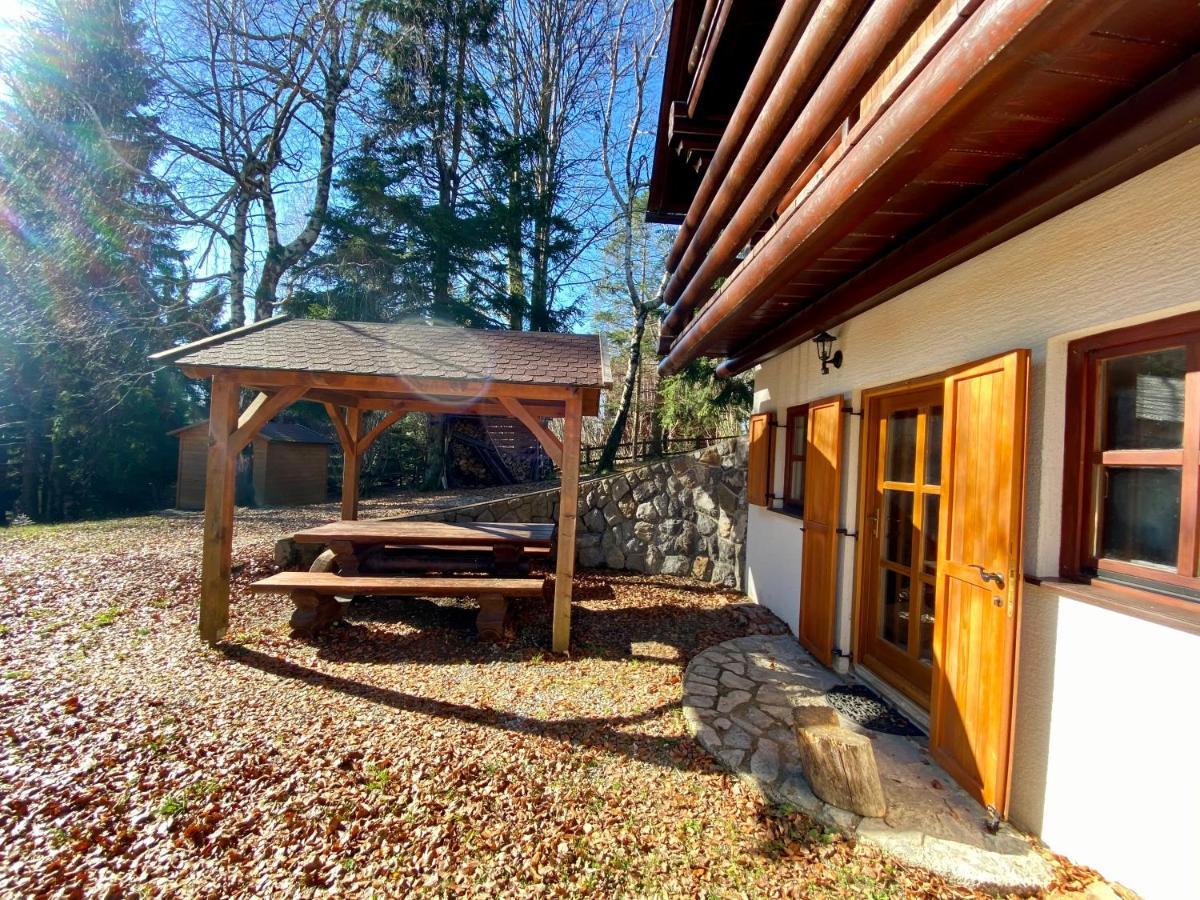 Pine Lodge Hlevci Kültér fotó